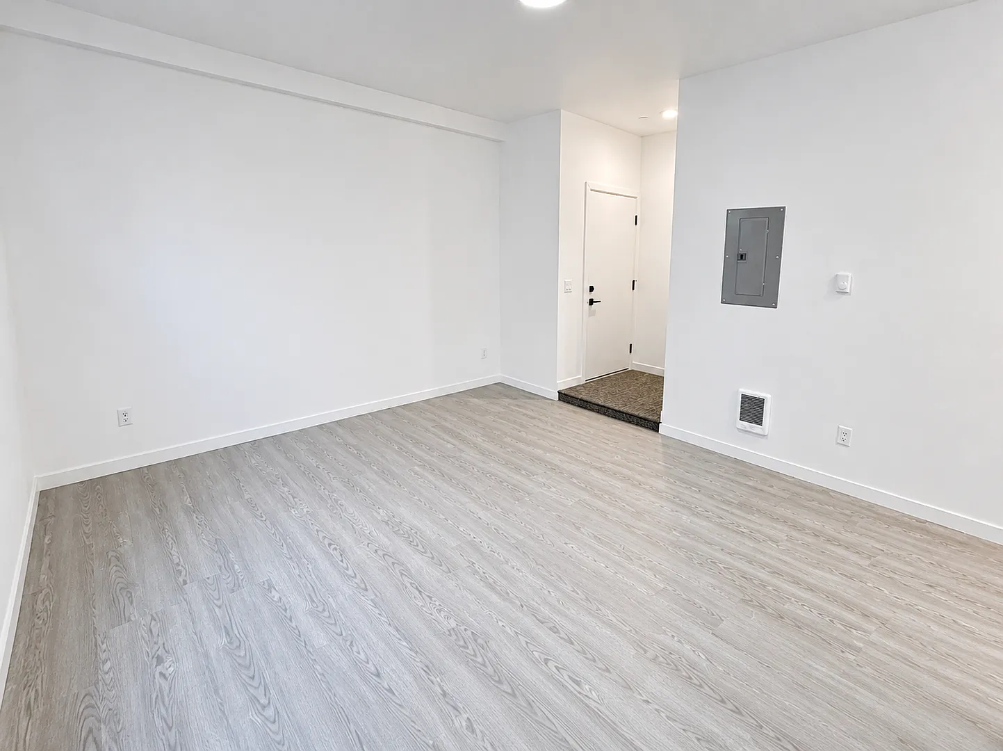 **4 Weeks Free Rent Upon Move In** | New Construction - Minutes From Downtown Pdx — Photo 4