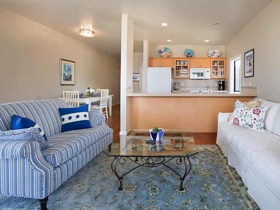 3rd image of 33 Pelican Point