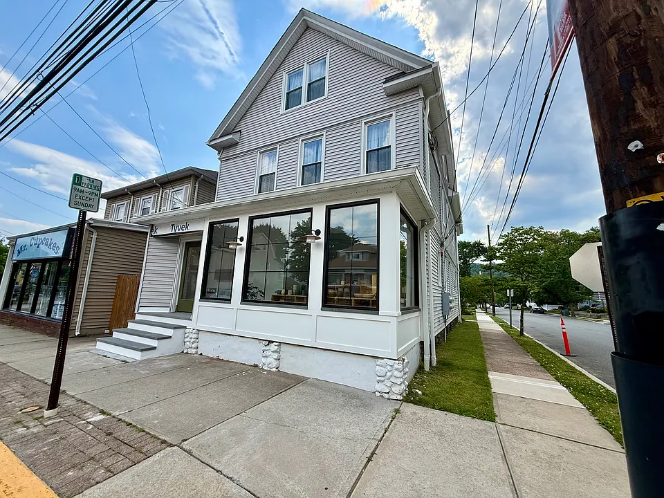 686 Lafayette Ave #1