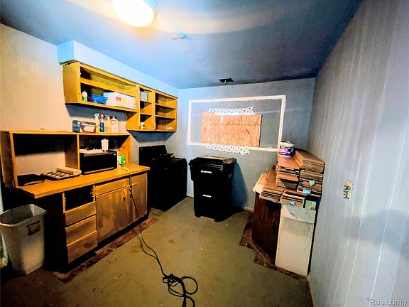 5th image of 15344 Blackstone St