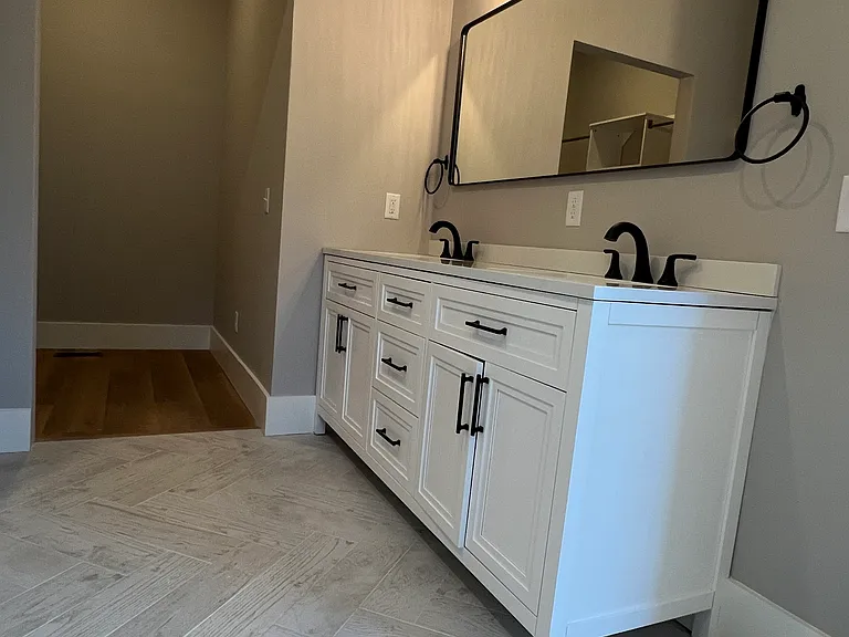 825 E Duffy St — Photo 11