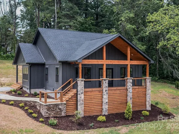 82 Lillycrop Ln, Hendersonville, NC 28792