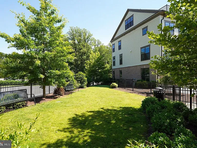 4402 Fair Lakes Ct — Photo 4