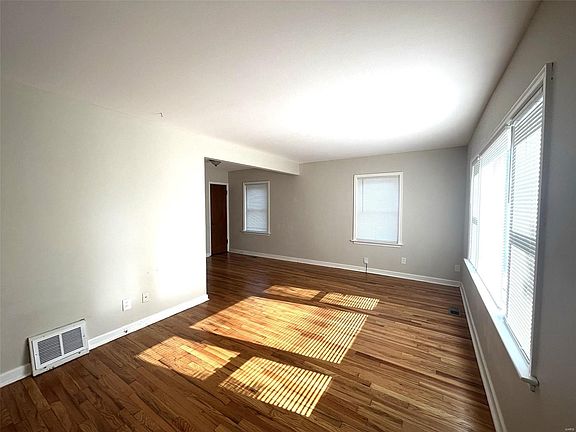 4th image of 10748 Saint Stephen Ln