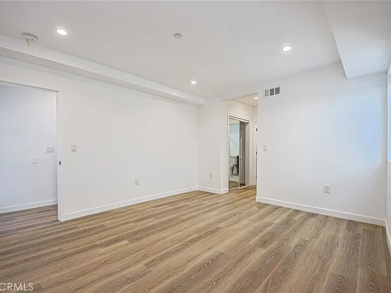 5235 Satsuma Ave — Photo 9