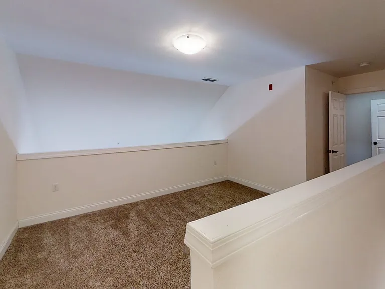 Delafield Woods Apartments — Photo 45