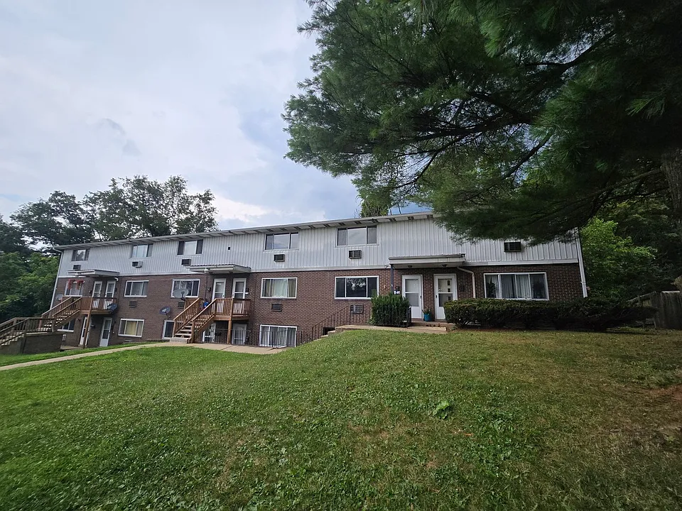 305 Aqua Ct