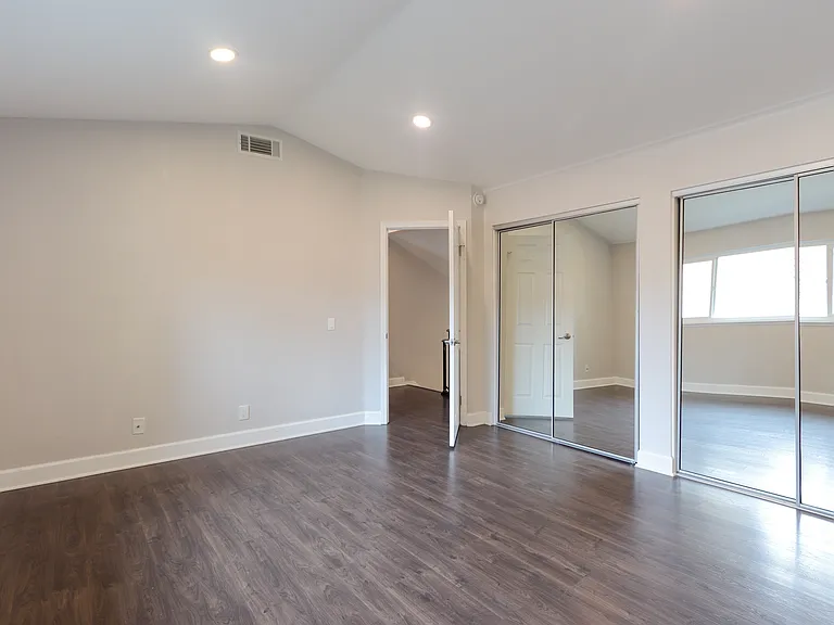 25075 Sanoria St — Photo 14