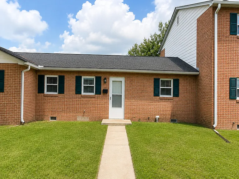 1420 E Jefferson St #2 — Photo 3