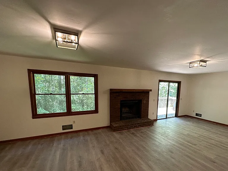 1864 Pleasant Cir — Photo 2