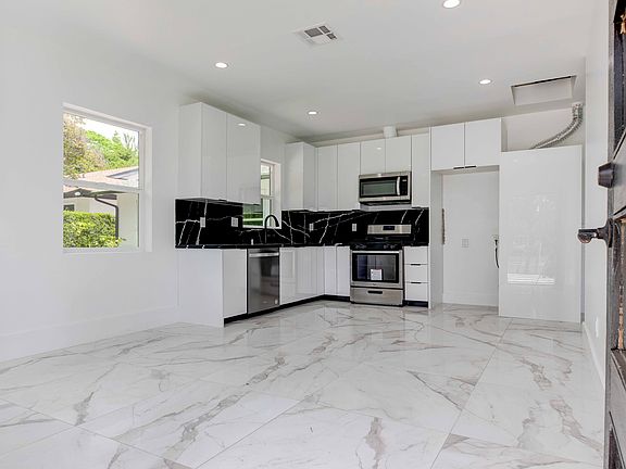 2nd image of 9518 Geyser Ave