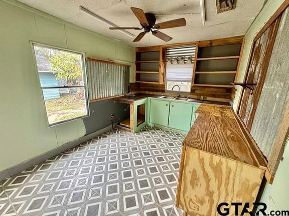 3rd image of 399 W Blackbourn St