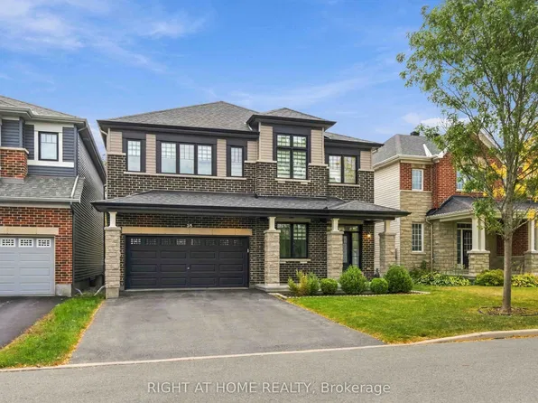 35 Hawks Landing Cres, Ottawa, ON K2S 1W1