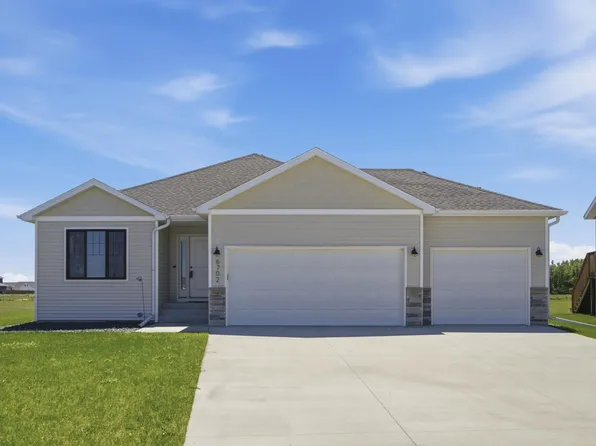 6702 72nd Ave S, Horace, ND 58047