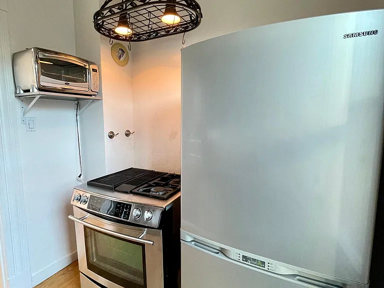 403 29th St #5 — Photo 4