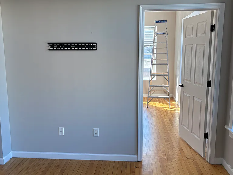 221 Glen St. — Photo 16