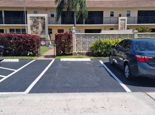 421 NE 1st St APT 111, Hallandale, FL 33009