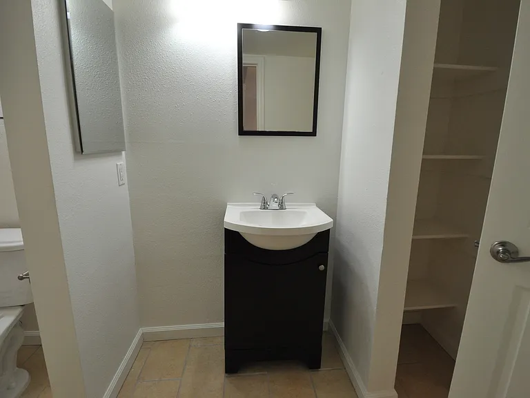 11035 Otsego St — Photo 31