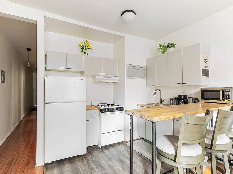 202 W 102nd St #3ER — Photo 3
