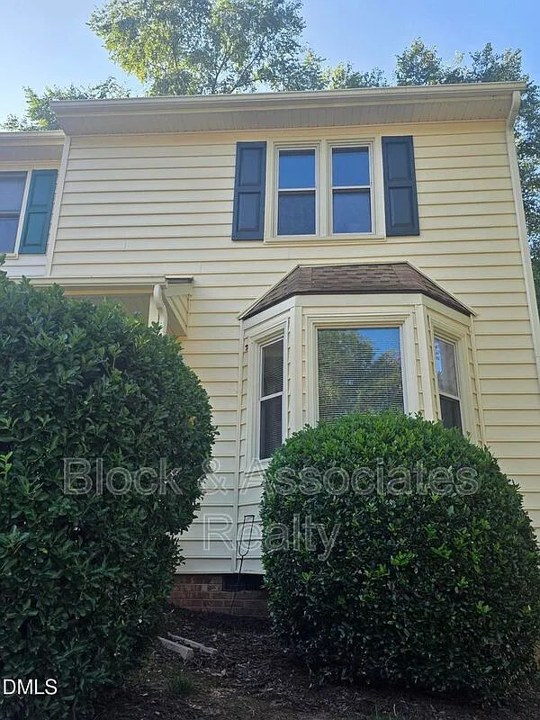 2 bed, 2.5 bath, $1,600 — Photo 1
