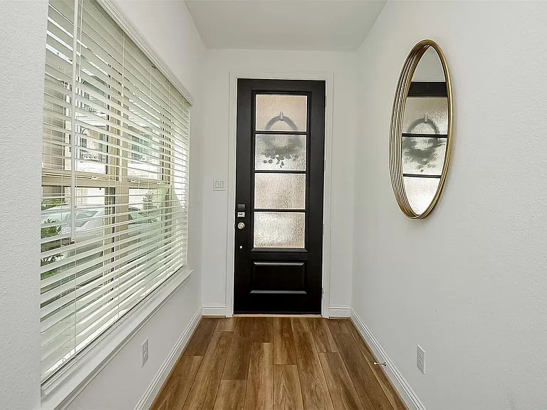 11021 Mikula Dr — Photo 16