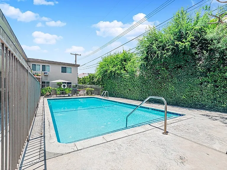 911 Monterey Ave #2 — Photo 3