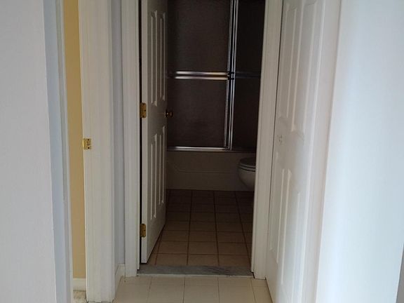 5th image of 8 9th St APT 404