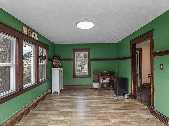 3rd image of 19095 4th St