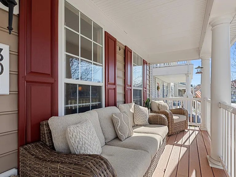301 Adelaide Dr — Photo 4