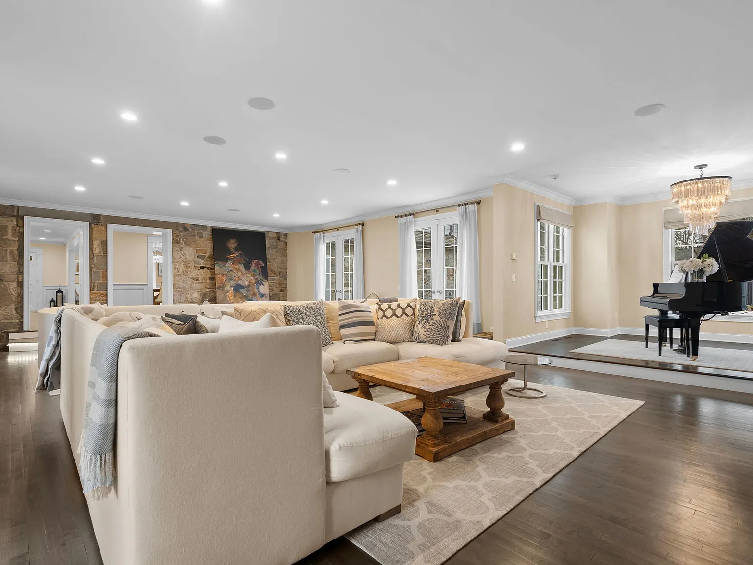 7 bed, 7933 sqft, $20,000 — Photo 4