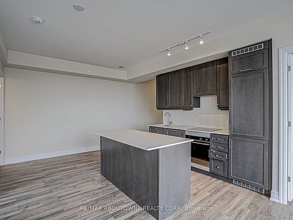 3rd image of 9075 Jane St #2309