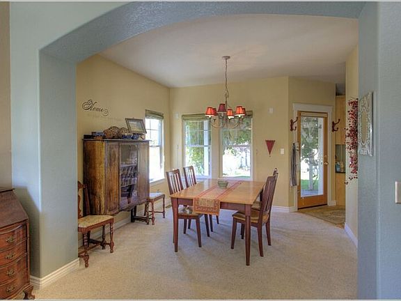 Formal Dining Seats 6 or More