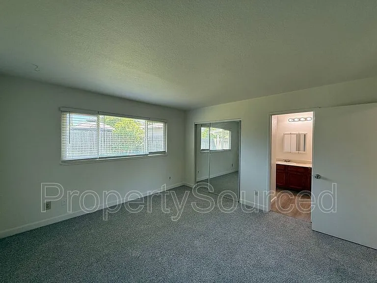 1462 Snyder St — Photo 16