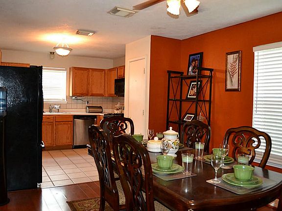 Spacious Kitchen - Fridge stays!