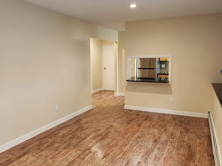Living Room looking a breakfast kook