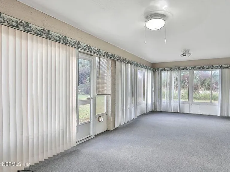 11 Wheatfield Dr — Photo 29