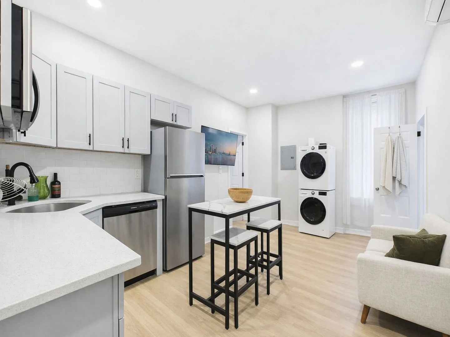Bright 1 bed 1 bath in the heart of fairmount - — Photo 2