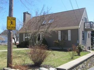 10 Dixon Ave, Bristol, RI 02809