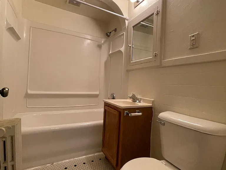 1019 S Farwell St #202 — Photo 8