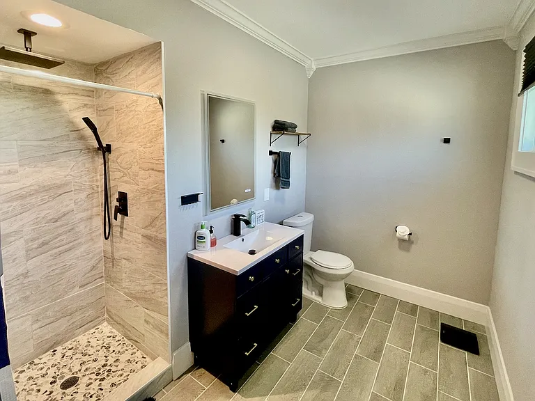 803 E James St — Photo 36