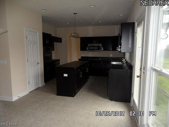 3rd image of 8957 Chinaberry Cir N