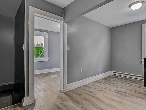 2nd image of 258-260 S Hancock St #258A