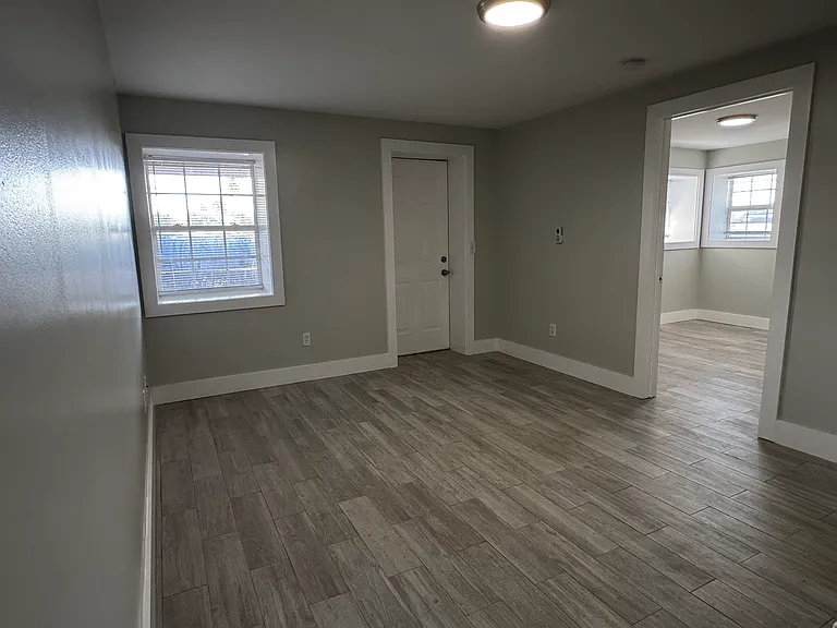 905 Riverside Dr #4 — Photo 3
