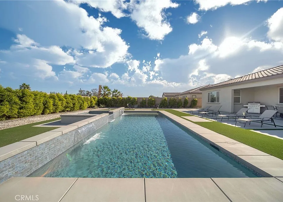 58085 Coral View Way