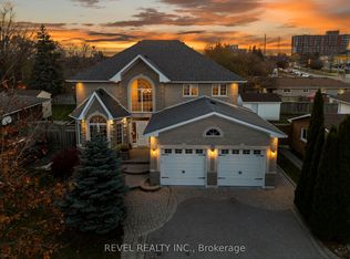 70 Applewood Cres, Whitby, ON L1N2E6