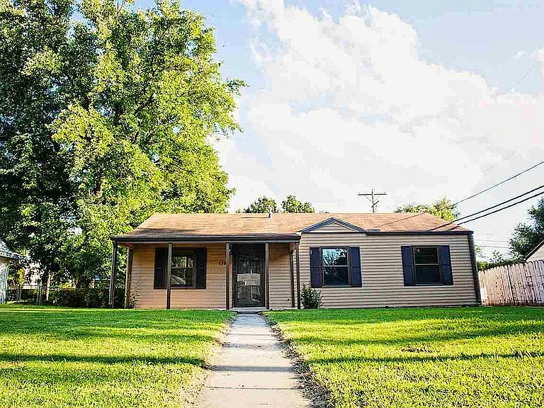 1301 E Arlington Dr — Photo 2