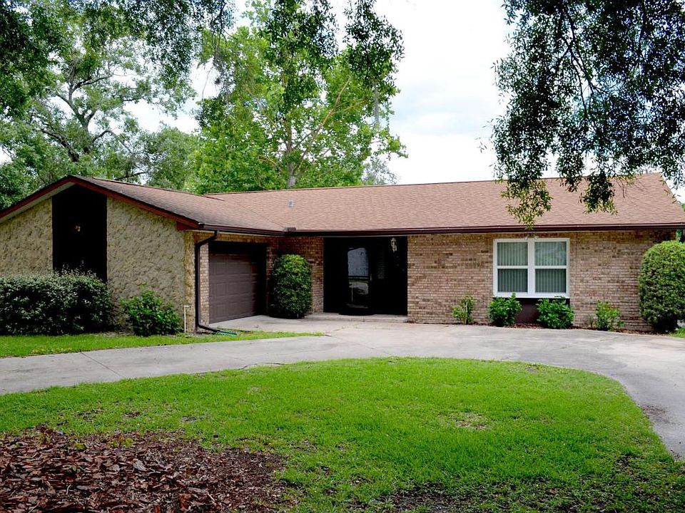 1st image of 121 E Elm Dr