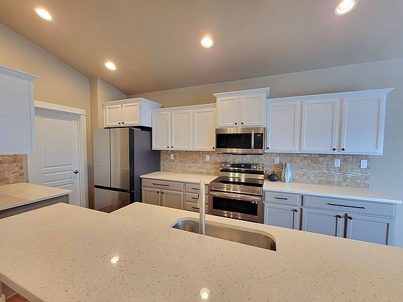 3rd image of 1319 N Heath Ave