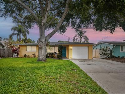 10349 Blossom Lake Dr, Seminole, FL, 33772
