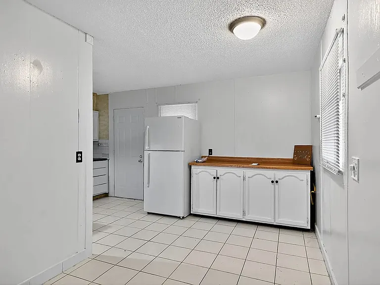 1274 W Green St — Photo 7